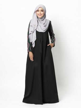 ADERINNA JUBAH - BLACK