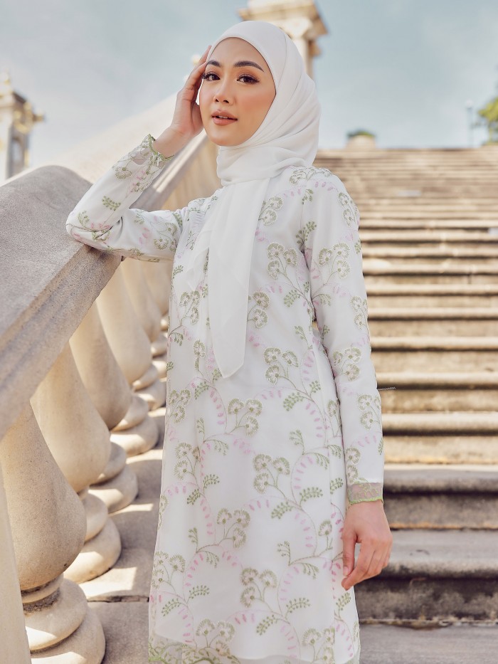 ATIARA KURUNG - OFF WHITE