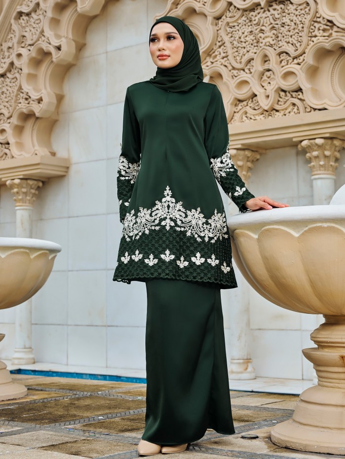 DEELIA KURUNG - EMERALD