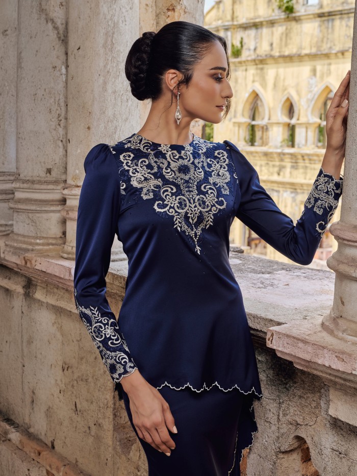 ARISA KURUNG - NAVY