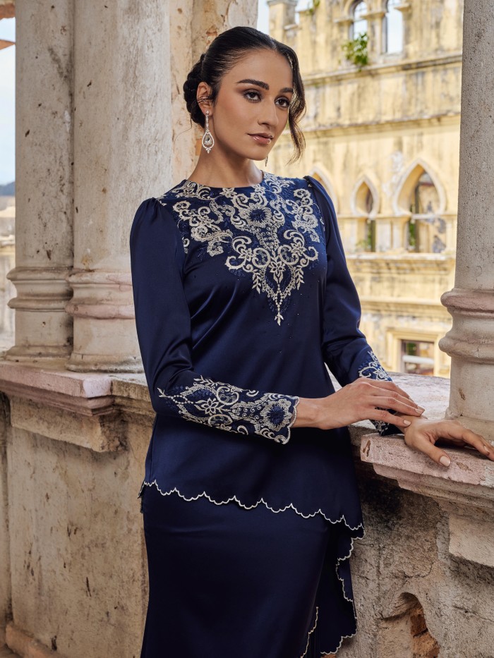 ARISA KURUNG - NAVY